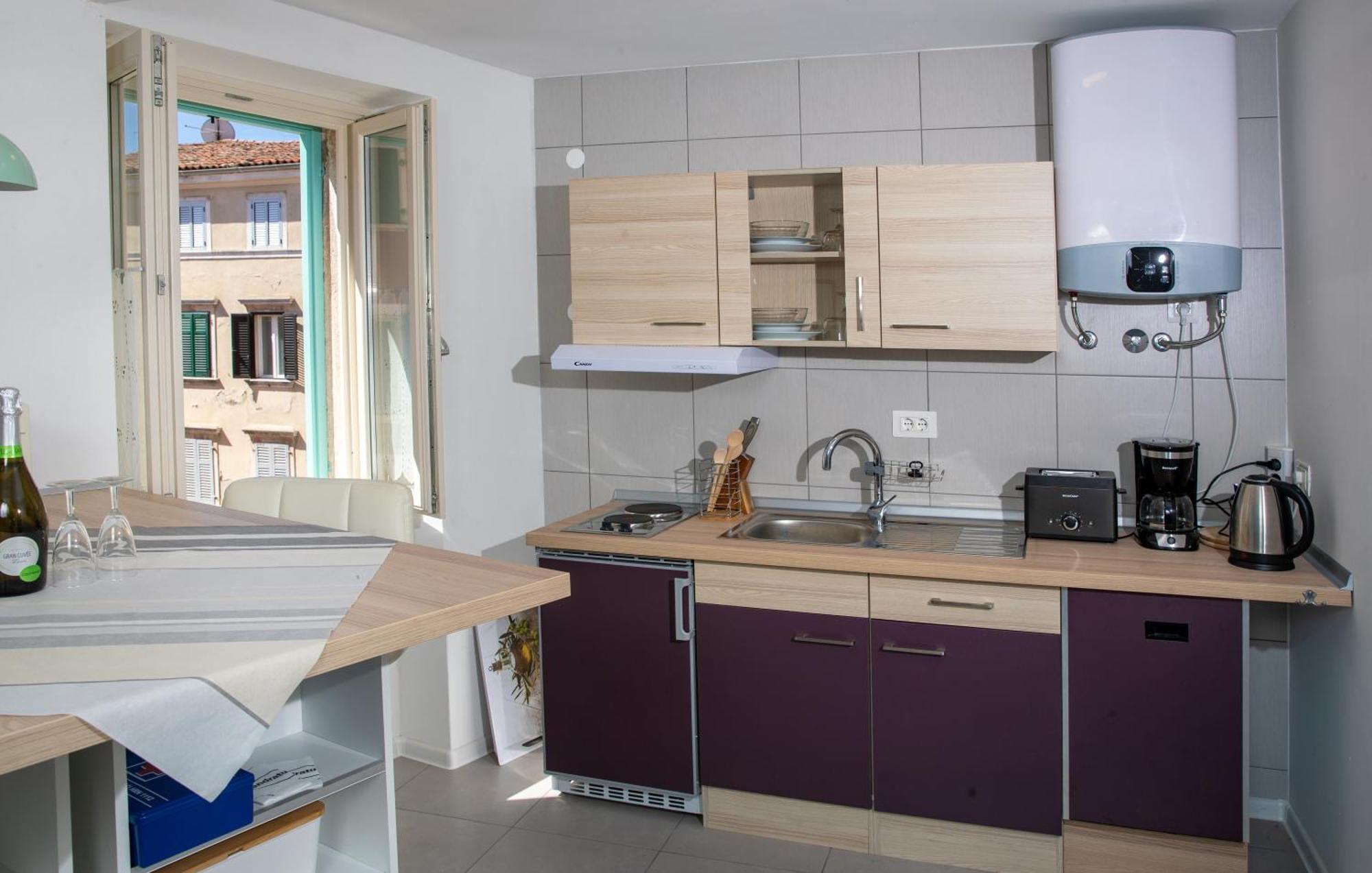 Crystal Luxe Apartment